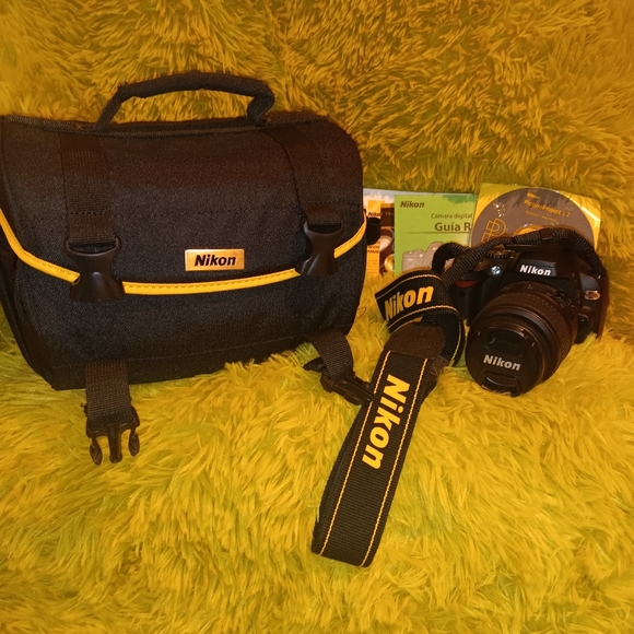 Nikon D40X SLR Digital Camera with Lens, Speedlight, SD card, Strap and Bag - Picture 2 of 12